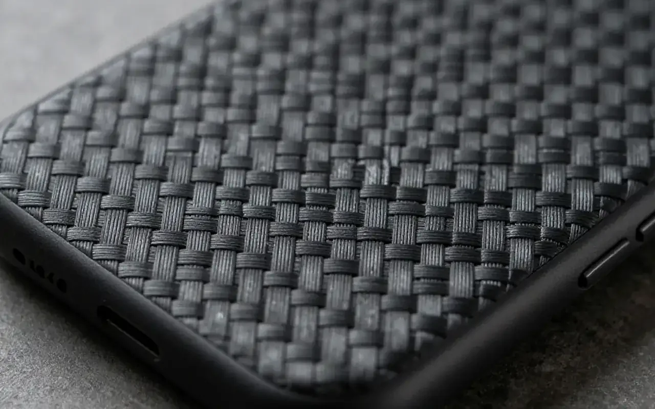 HANDSOME aramid case:品牌的第一件作品,也是一次新的取舍。